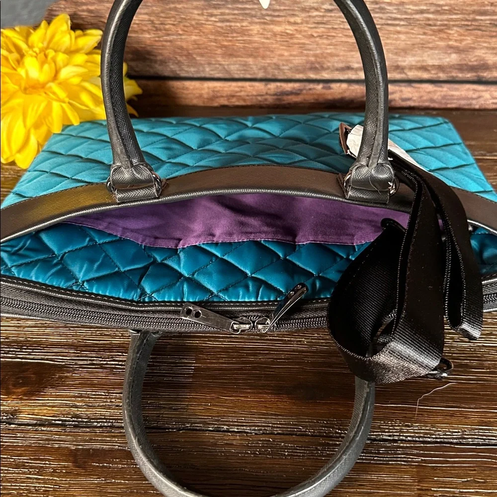 Knomo Elegant Black and Teal Quilted Laptop case!